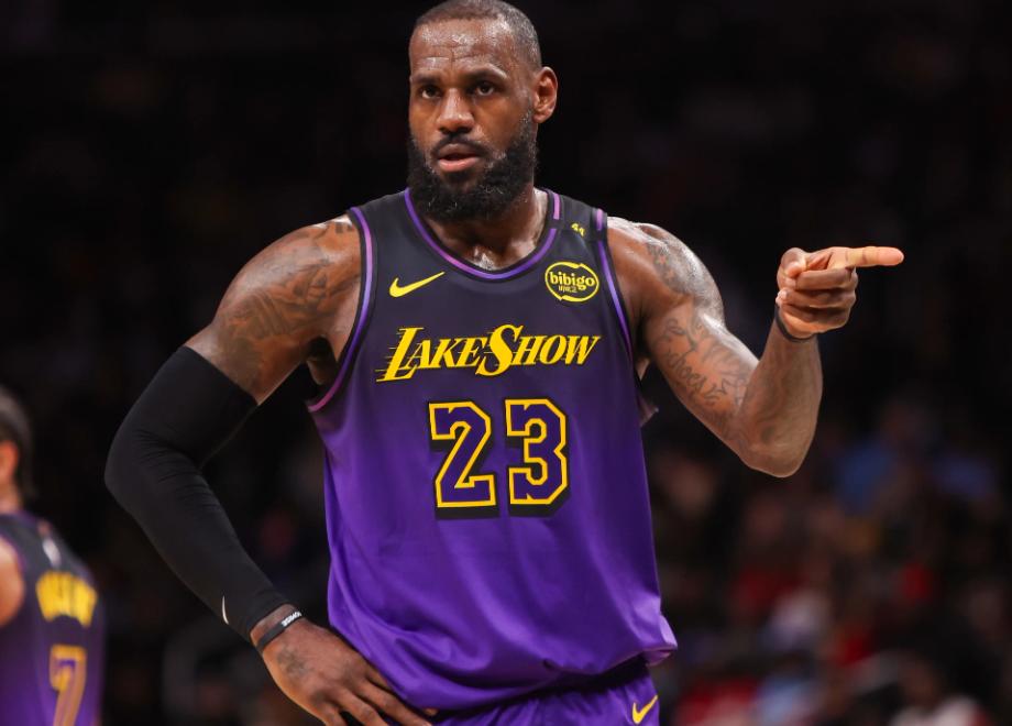 安卓版-詹姆斯压哨绝杀海港，全场沸腾！经典一战再现传奇