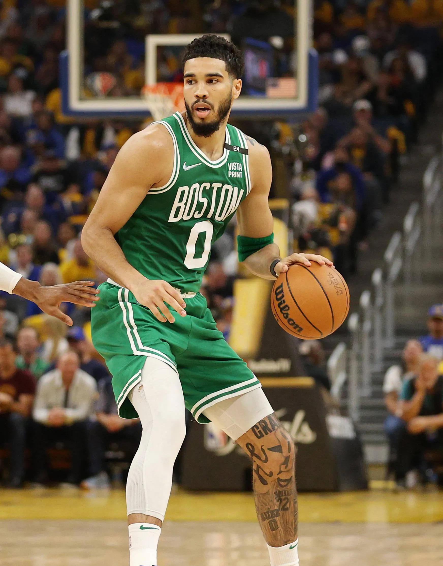 九游APP-浓眉技术犯规送分，湖人主帅怒摔战术板！！