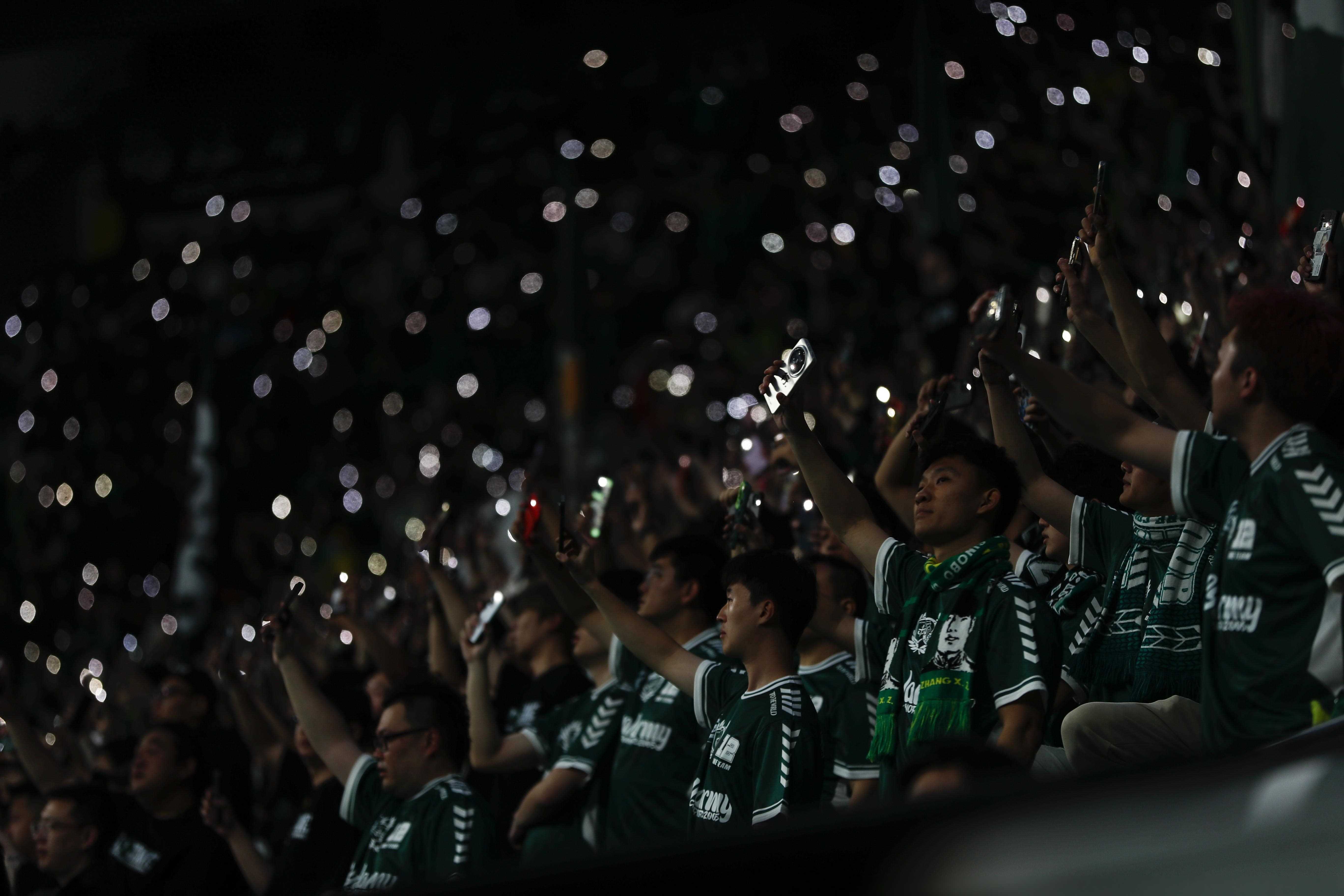 九游客户端-库里回归首秀大放异彩，海港主场球迷高呼名字