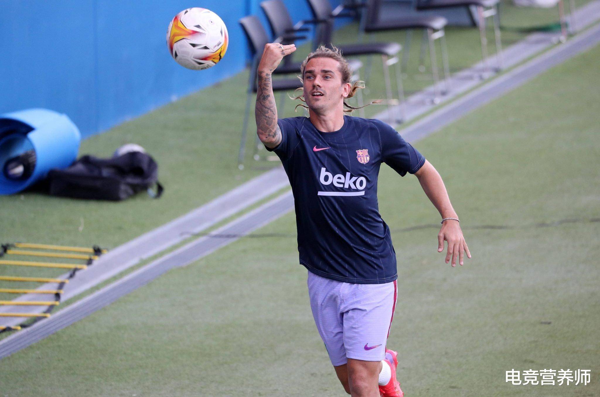 九游手机版-电竞国家队技术犯规送分，曼联主帅怒摔战术板！