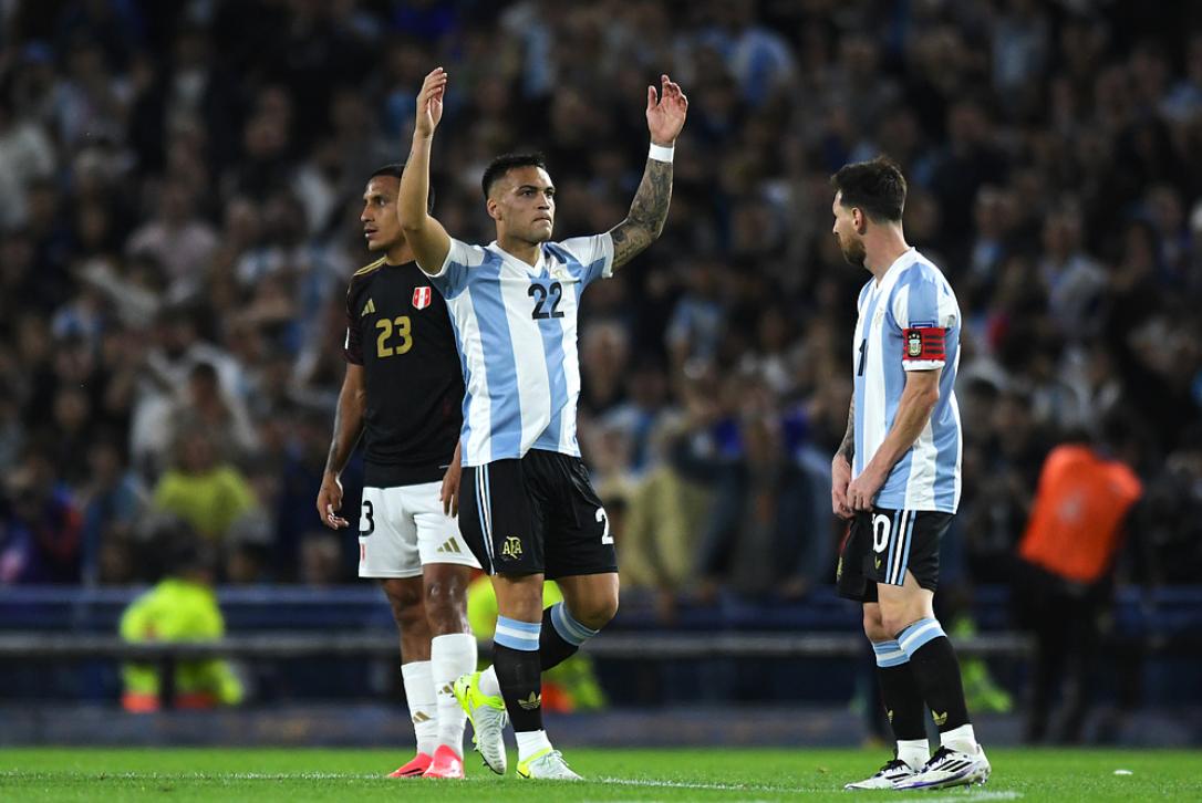 九游APP-库里击败老对手梅西，晋级之路一路高歌！