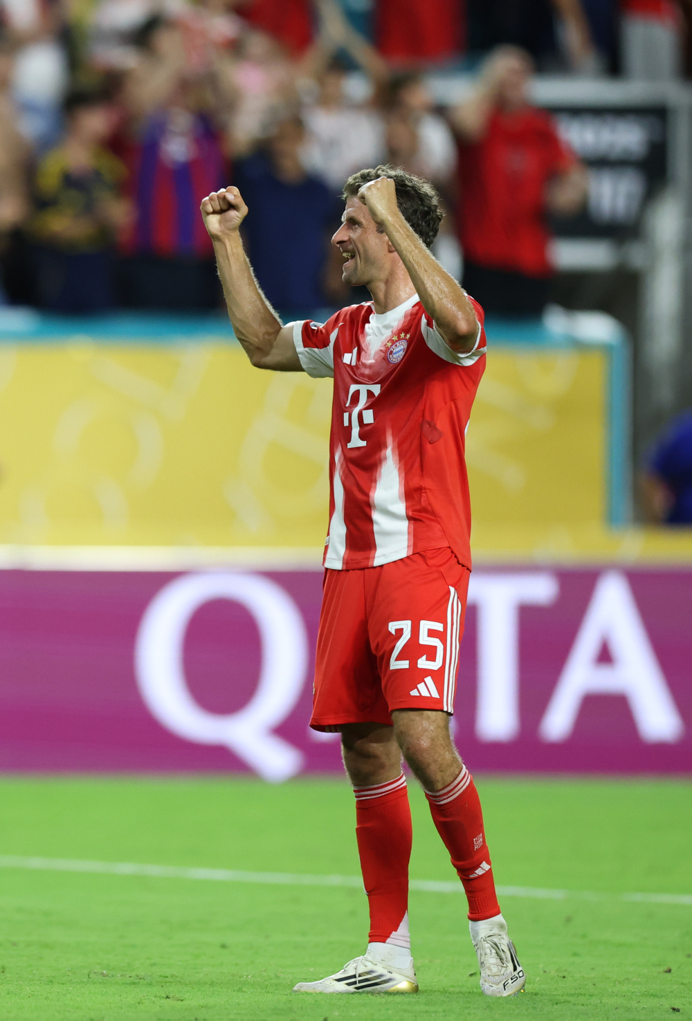 九游客户端-拜仁主场大捷，球员赛后激动庆祝胜利，是否社会.