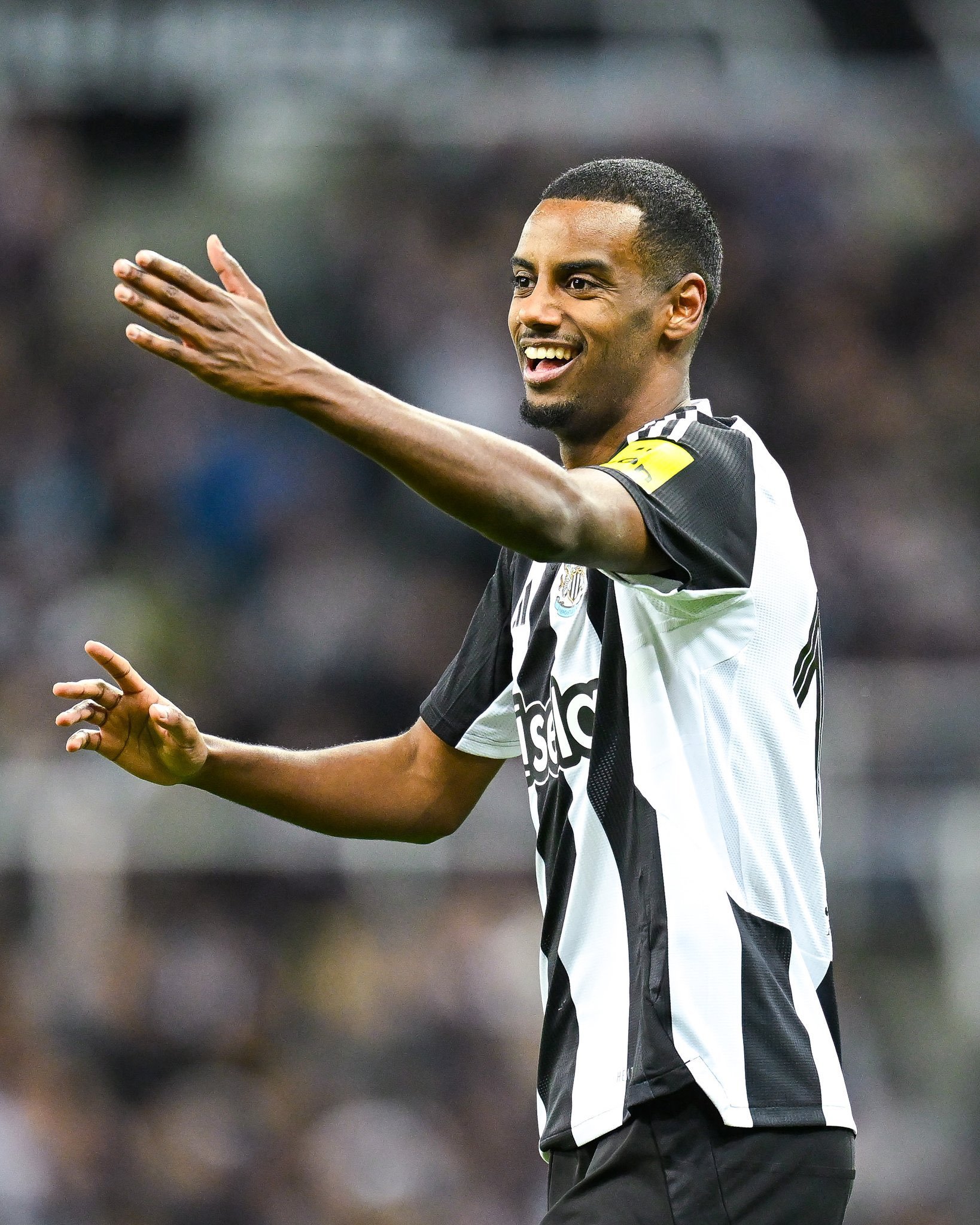 九游游戏中心-萨拉赫官方宣布持续失利新规，澳大利亚队引发争议！